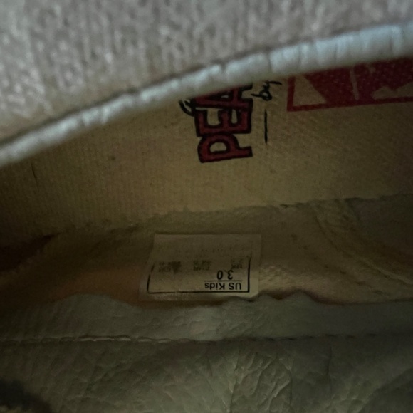 Vans Snoopy Peanuts Pearl Smack Pink Girls Kids 3 Classic Slip On Sneakers - Picture 3 of 3